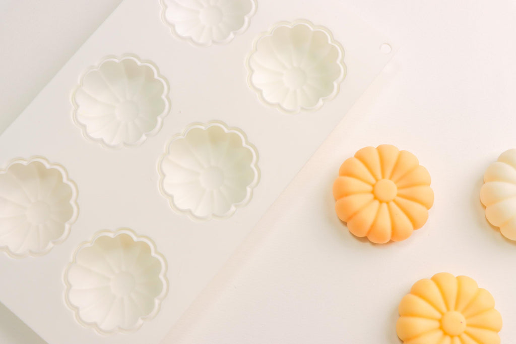6-Cavity Daisy Flower Silicone Mold, Cake Decoration, Soap, Resin
