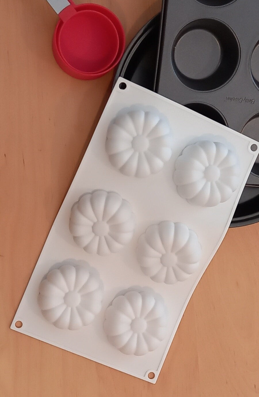 6-Cavity Daisy Flower Silicone Mold, Cake Decoration, Soap, Resin