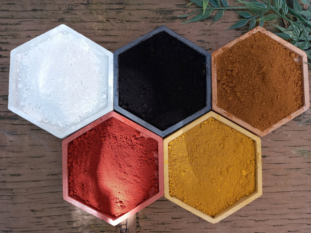 Red Iron Oxide Pigment Powder, Concrete & Resin Colorant (300g)